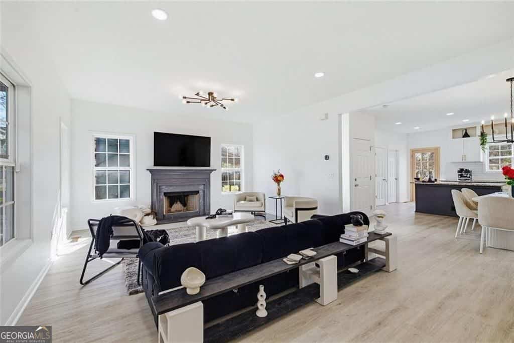 Listing photo 6