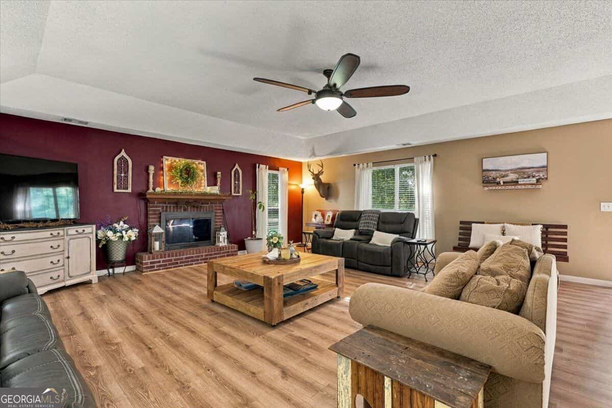 Listing photo 6