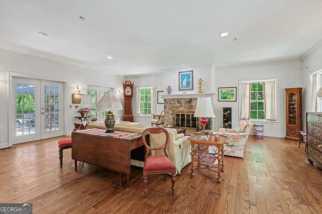 Listing photo 4