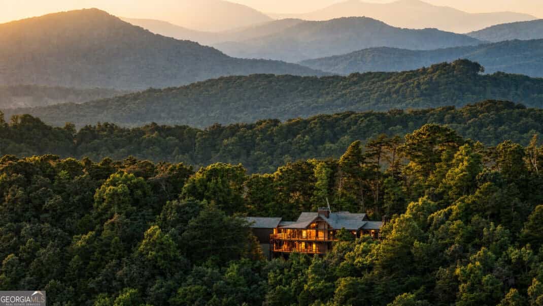 215 Snake Nation OVLK, Blue Ridge, GA 30513