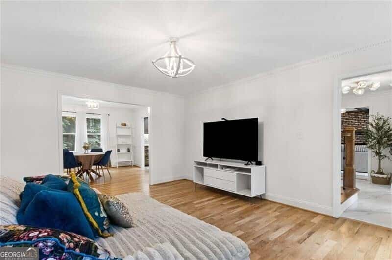 Listing photo 6
