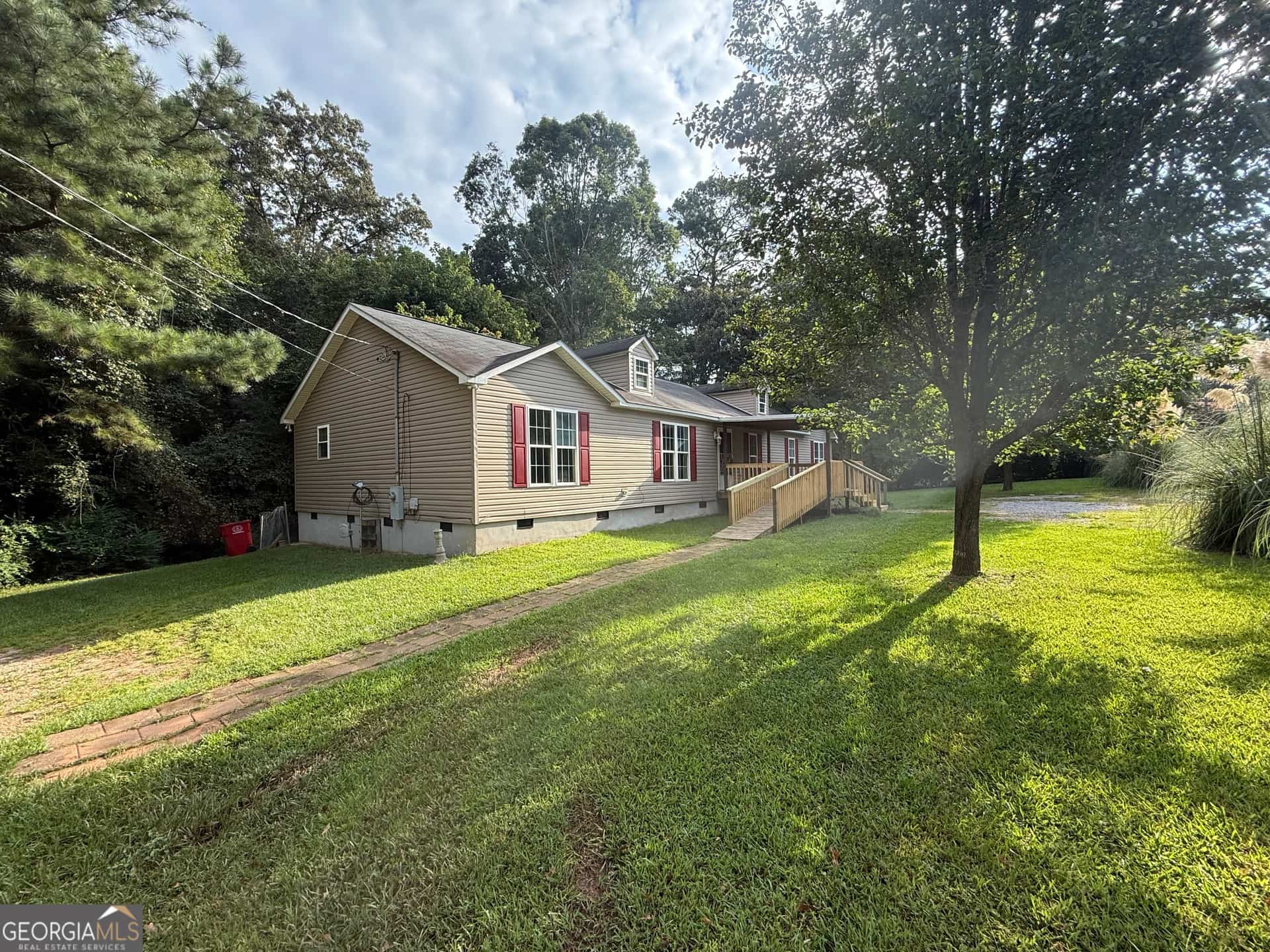 Listing photo 3