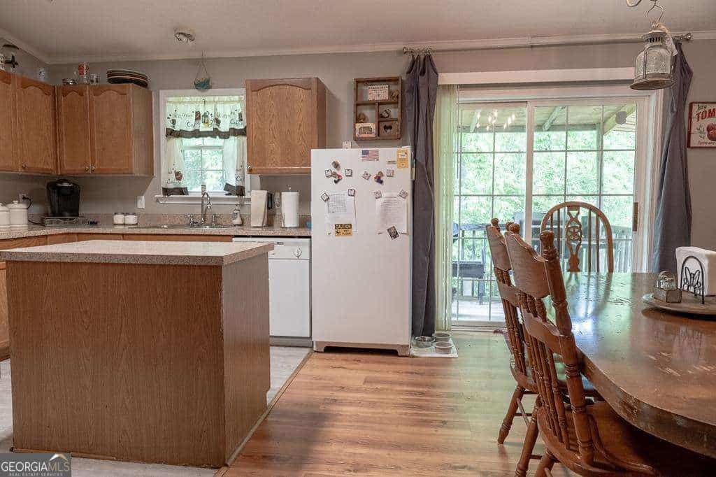 Listing photo 6