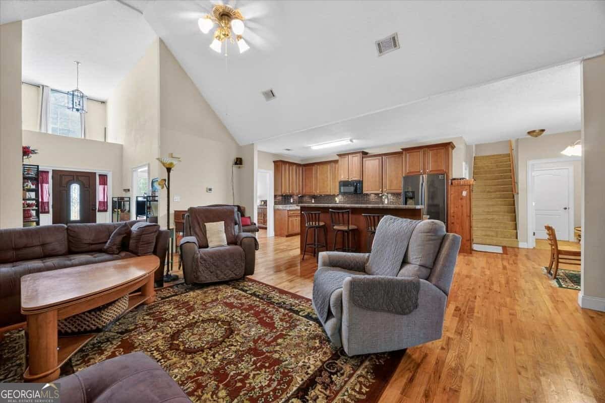Listing photo 6
