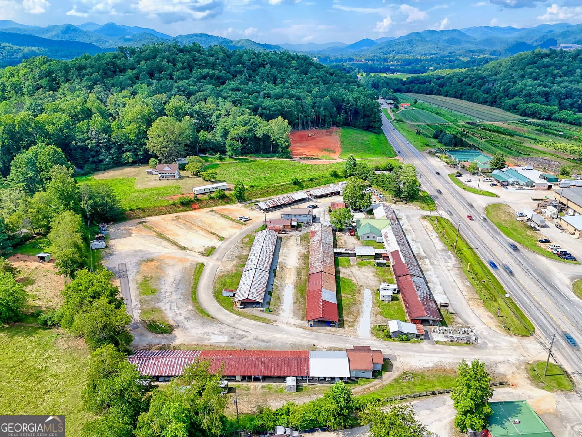 134 Market CIR, Rabun Gap, GA 30568