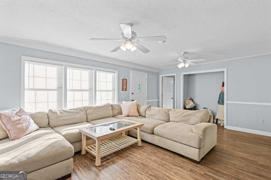 Listing photo 6