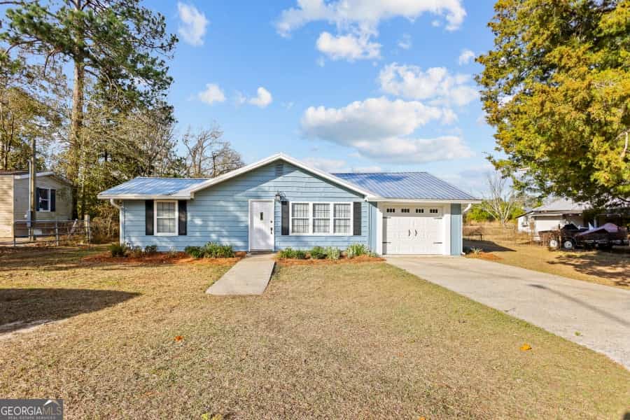 512 Tillman ST, Odum, GA 31555