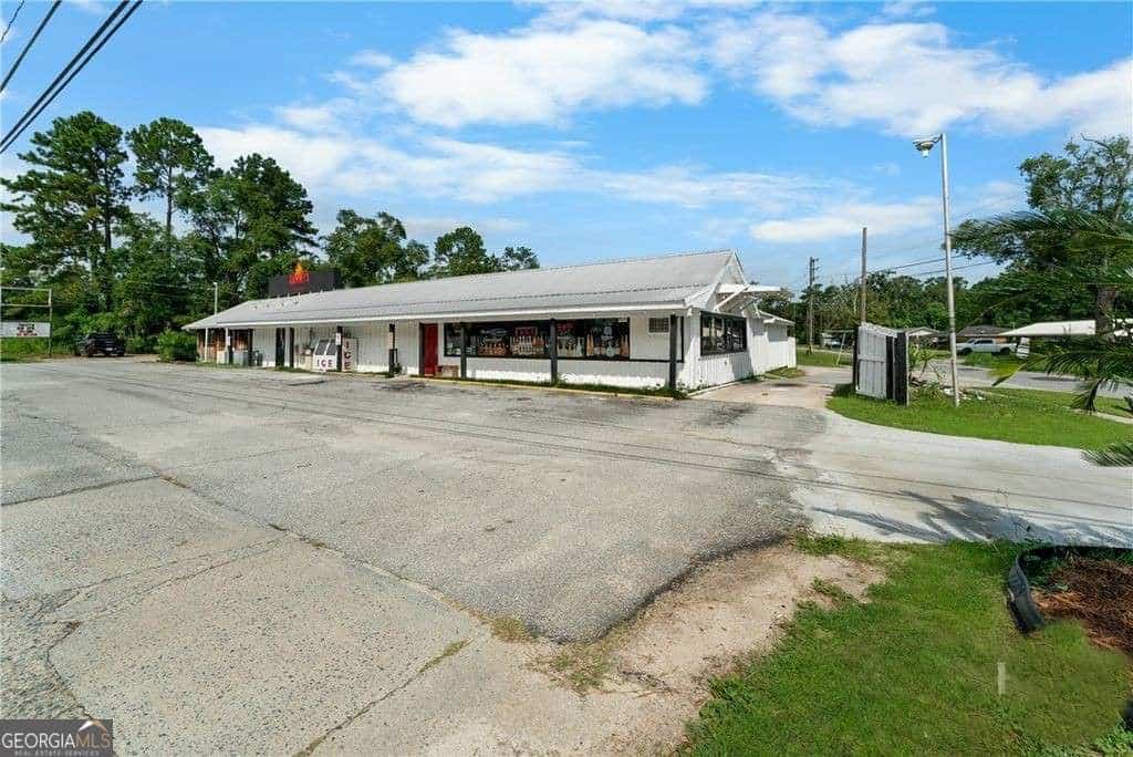 Listing photo 6