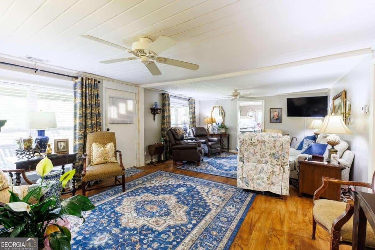 Listing photo 4