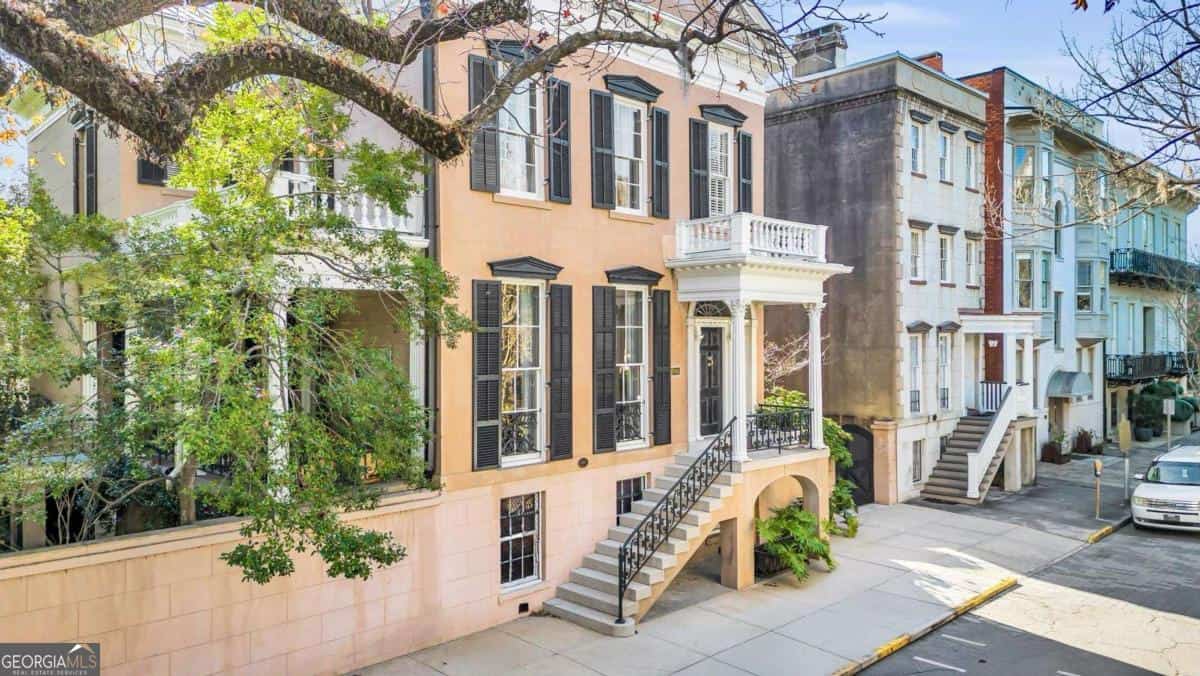 211 E Charlton ST, Savannah, GA 31401