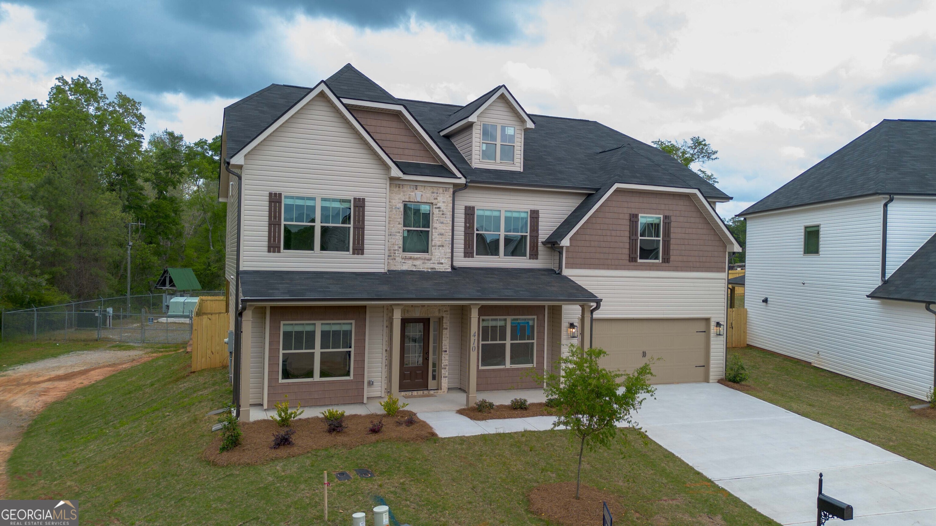 121 Bluecoat TRL, Byron, GA 31008