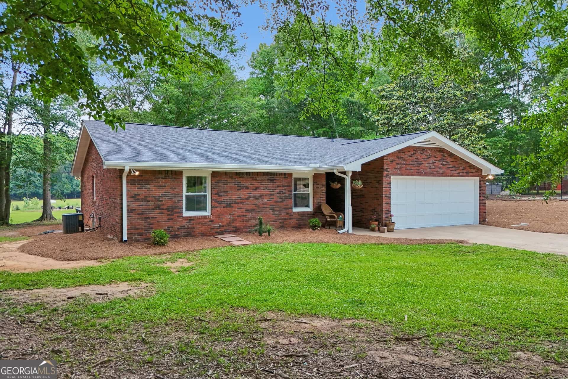 152 Curved RD, Jonesboro, GA 30238