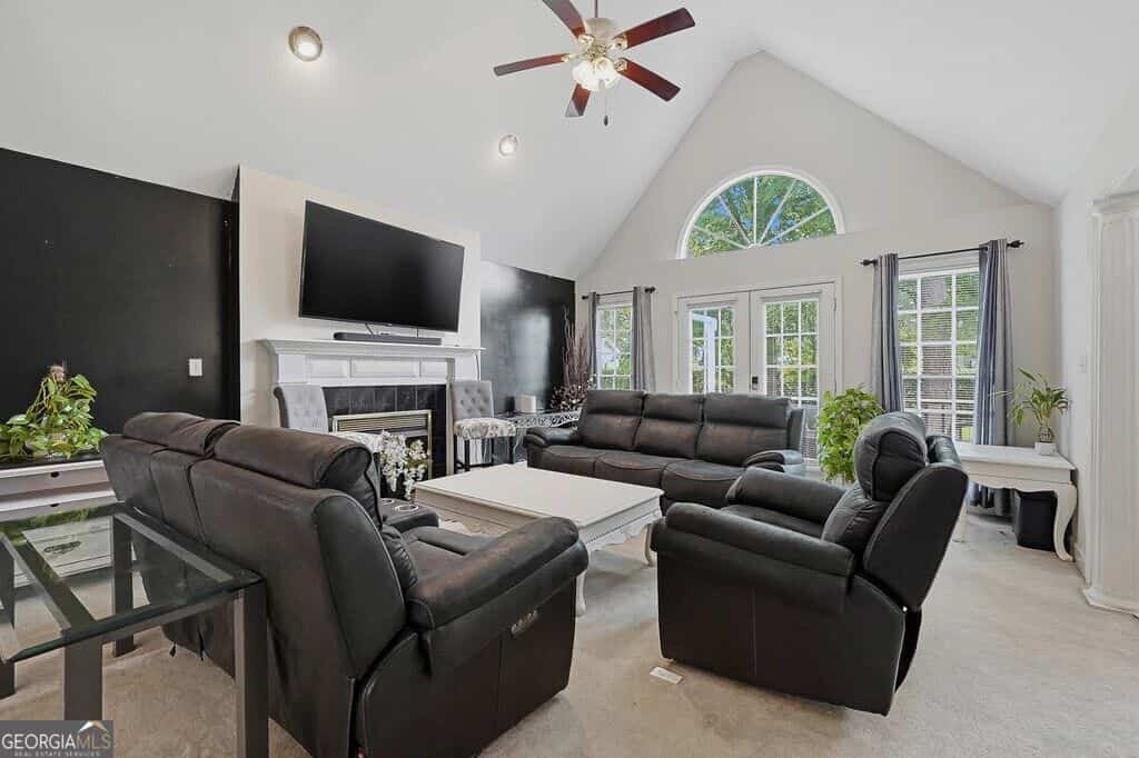 Listing photo 6