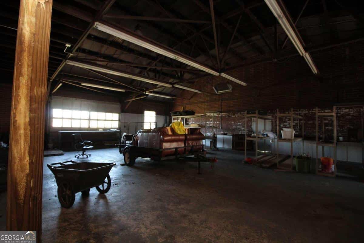Listing photo 6