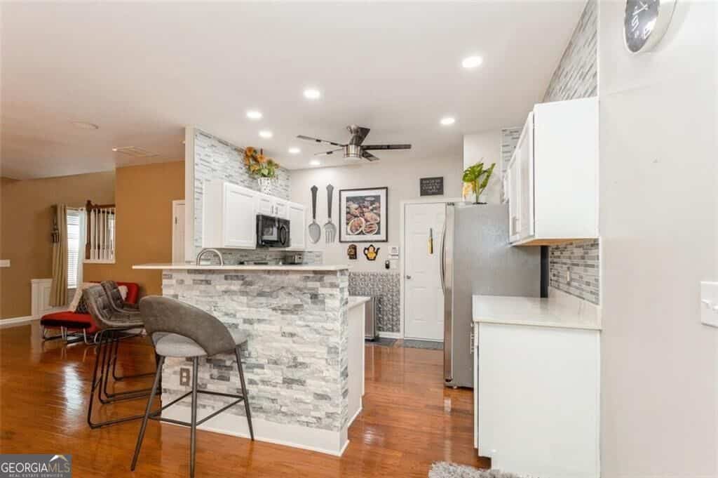 Listing photo 6