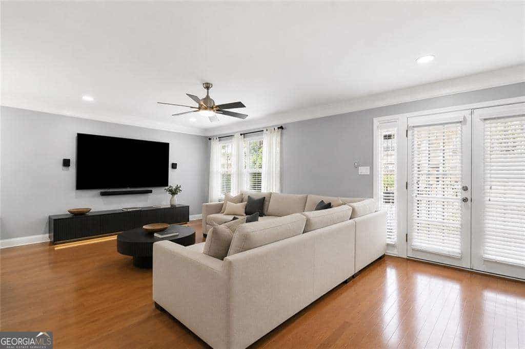 Listing photo 6