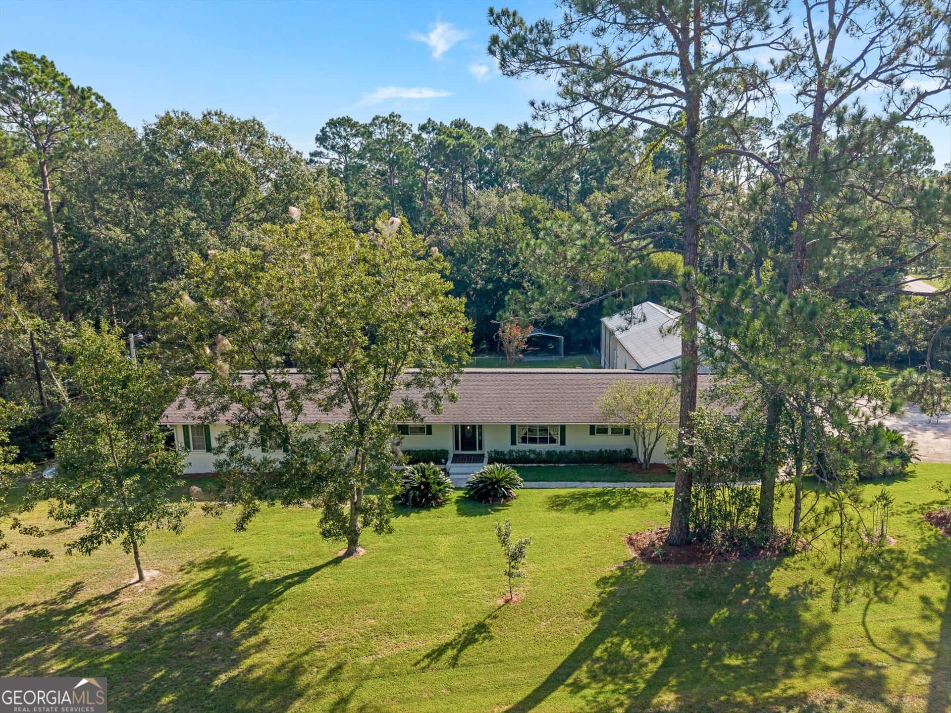 614 N Victory DR, Lyons, GA 30436