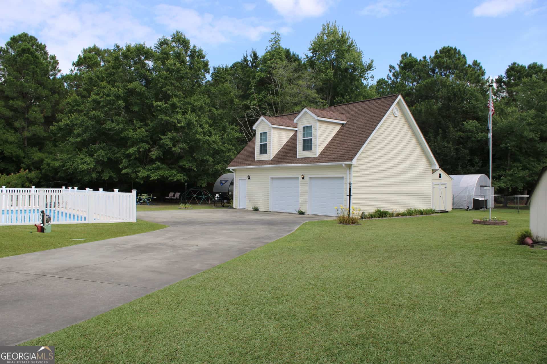 Listing photo 6