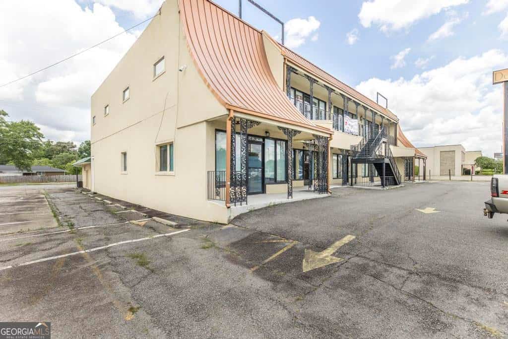 Listing photo 6