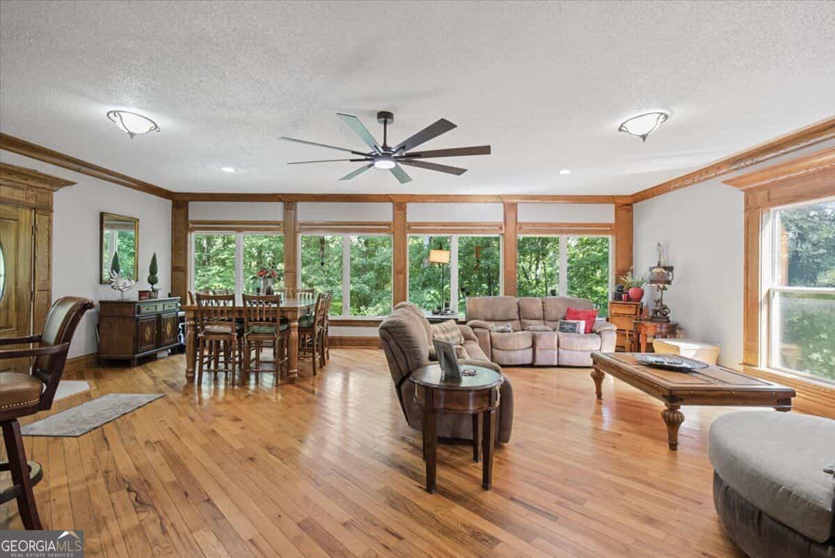 Listing photo 6