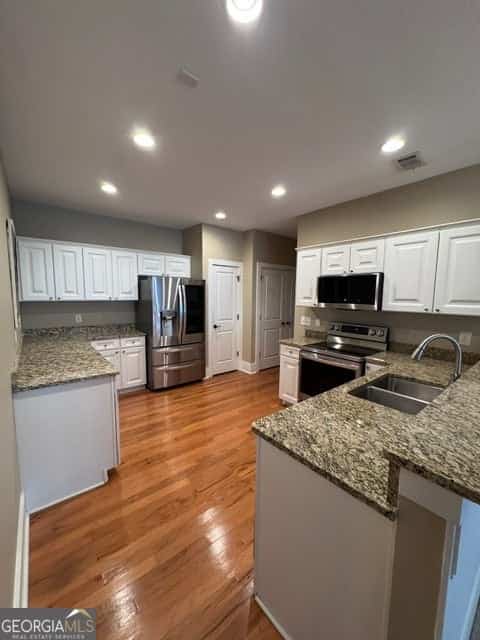 Listing photo 6