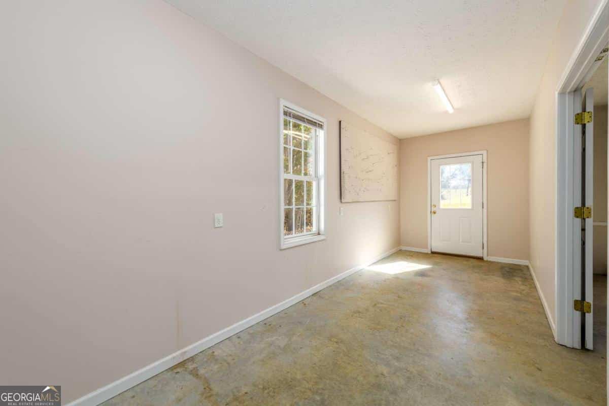 Listing photo 6