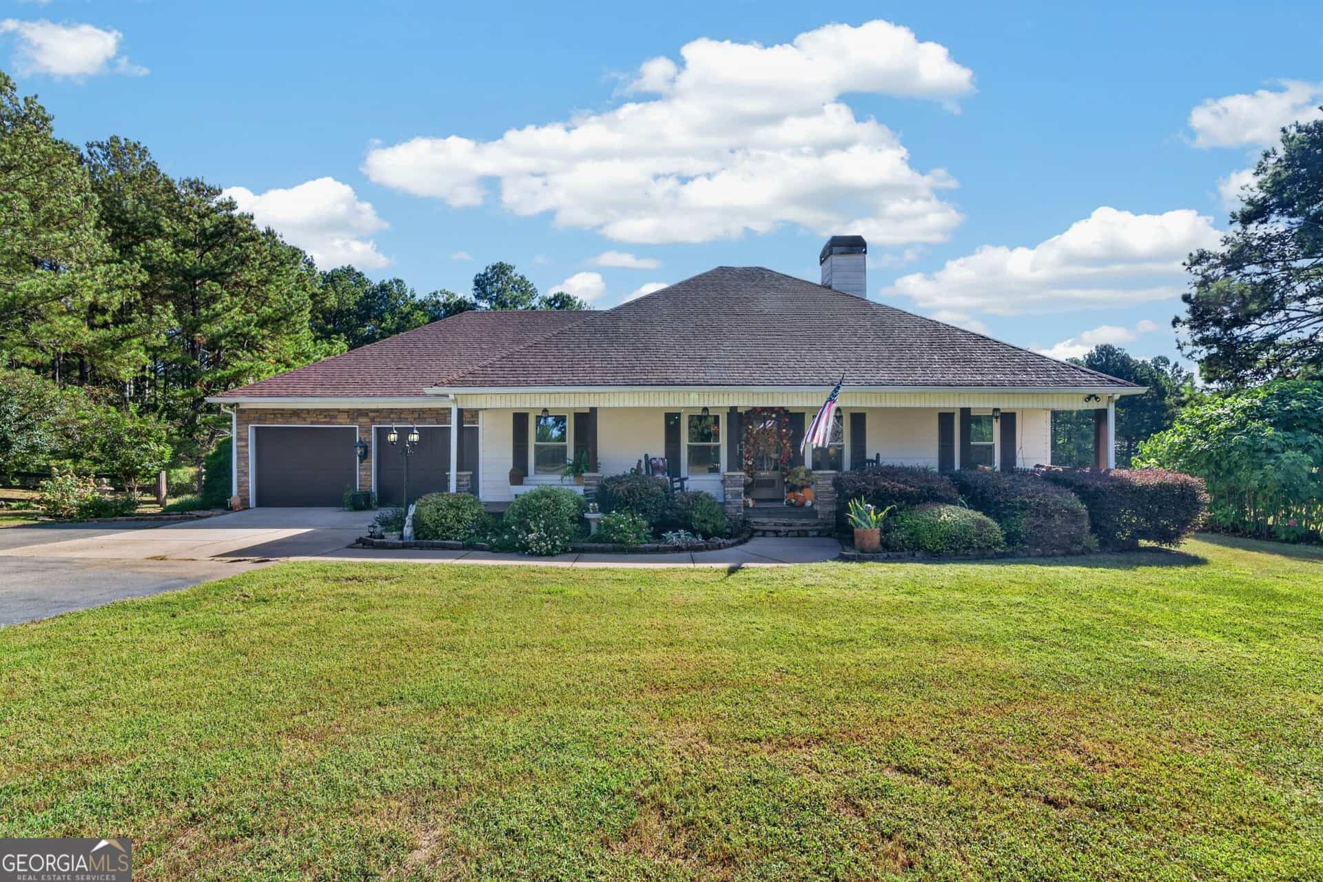 9852 Post RD, Shady Dale, GA 31085