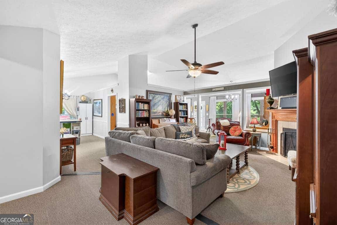 Listing photo 6