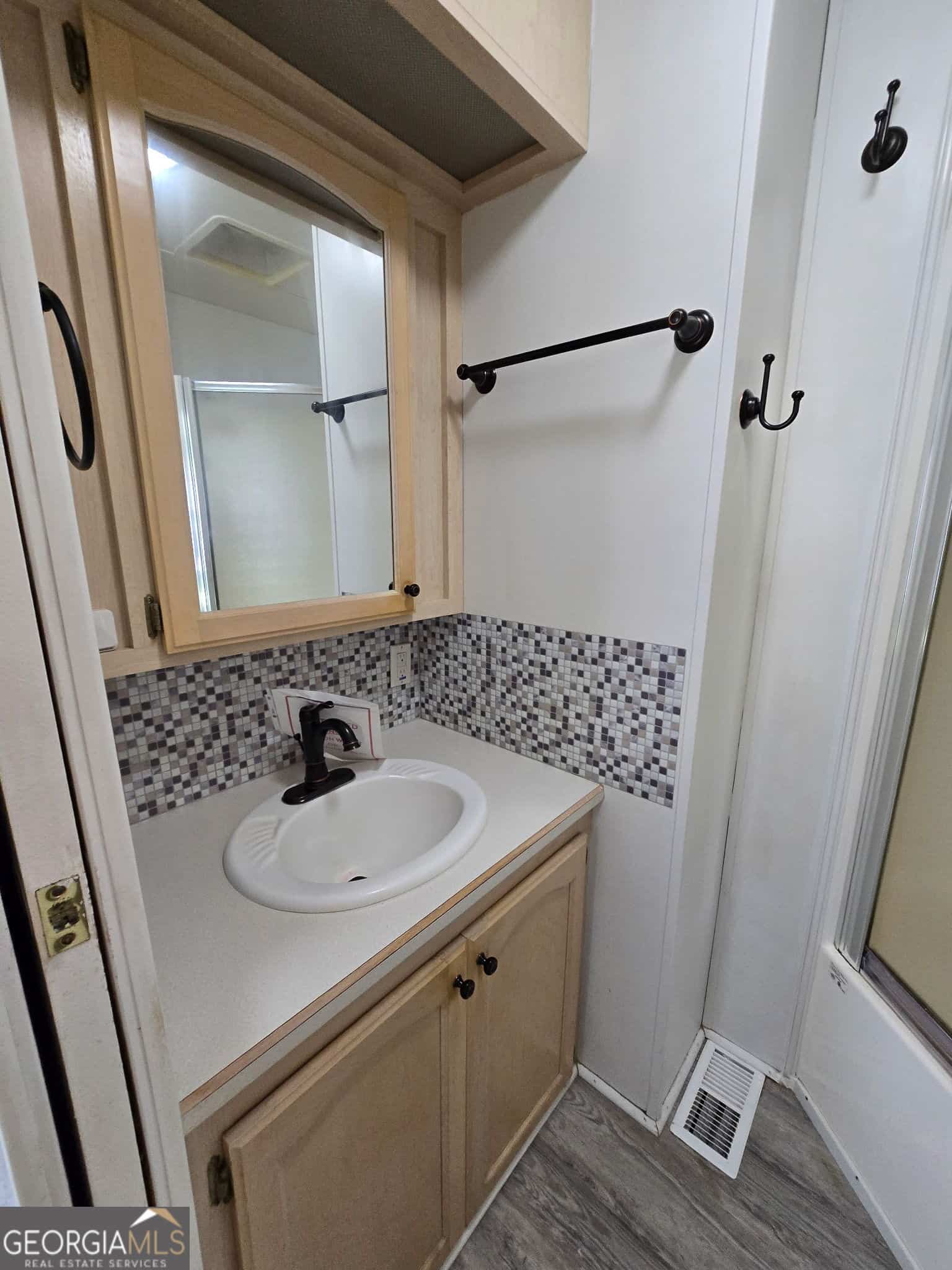 Listing photo 6
