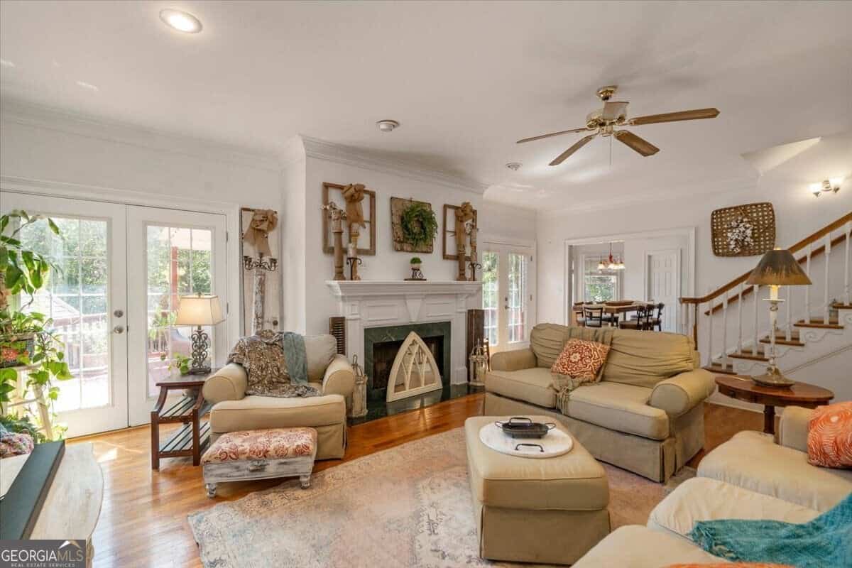 Listing photo 3