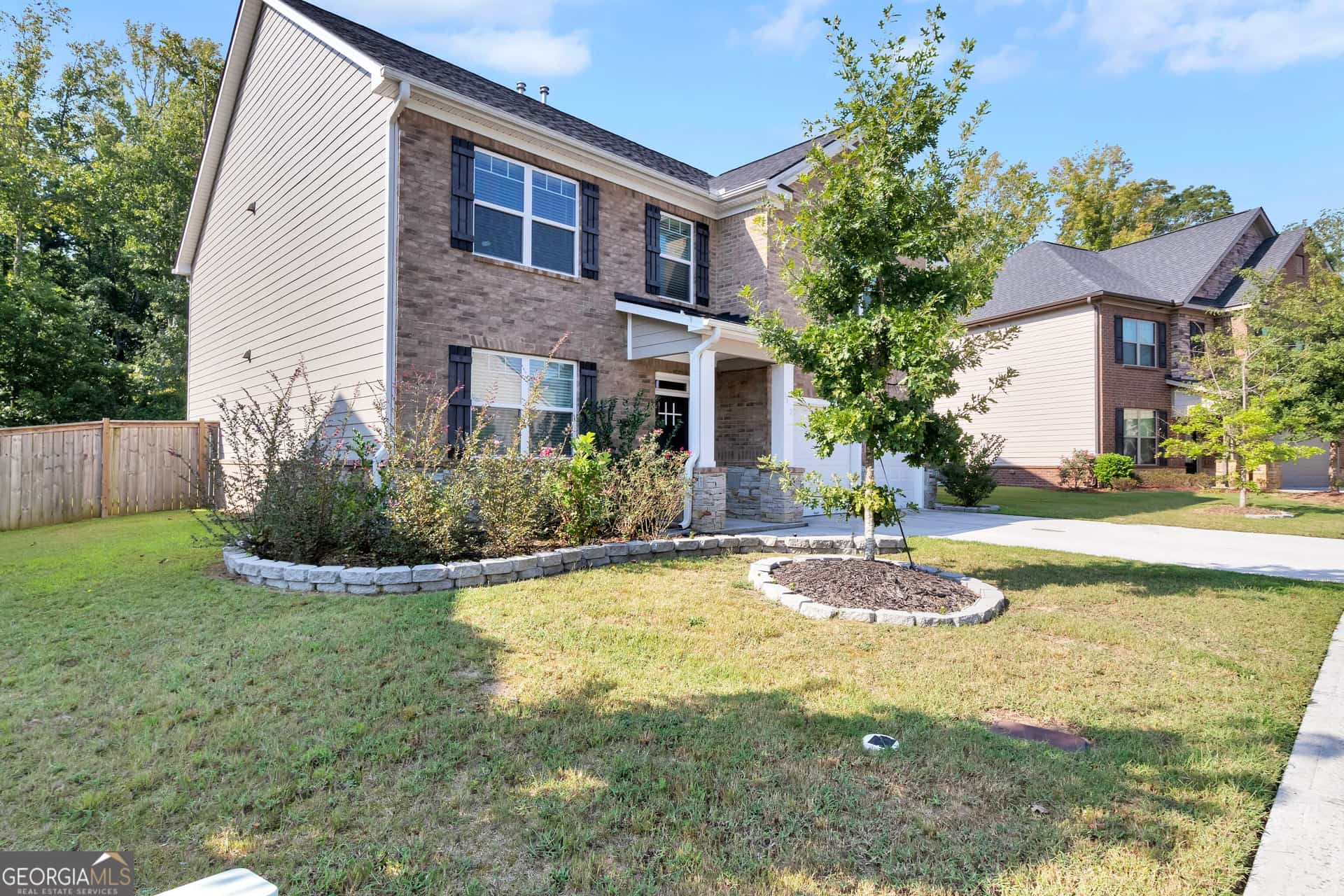 Listing photo 2