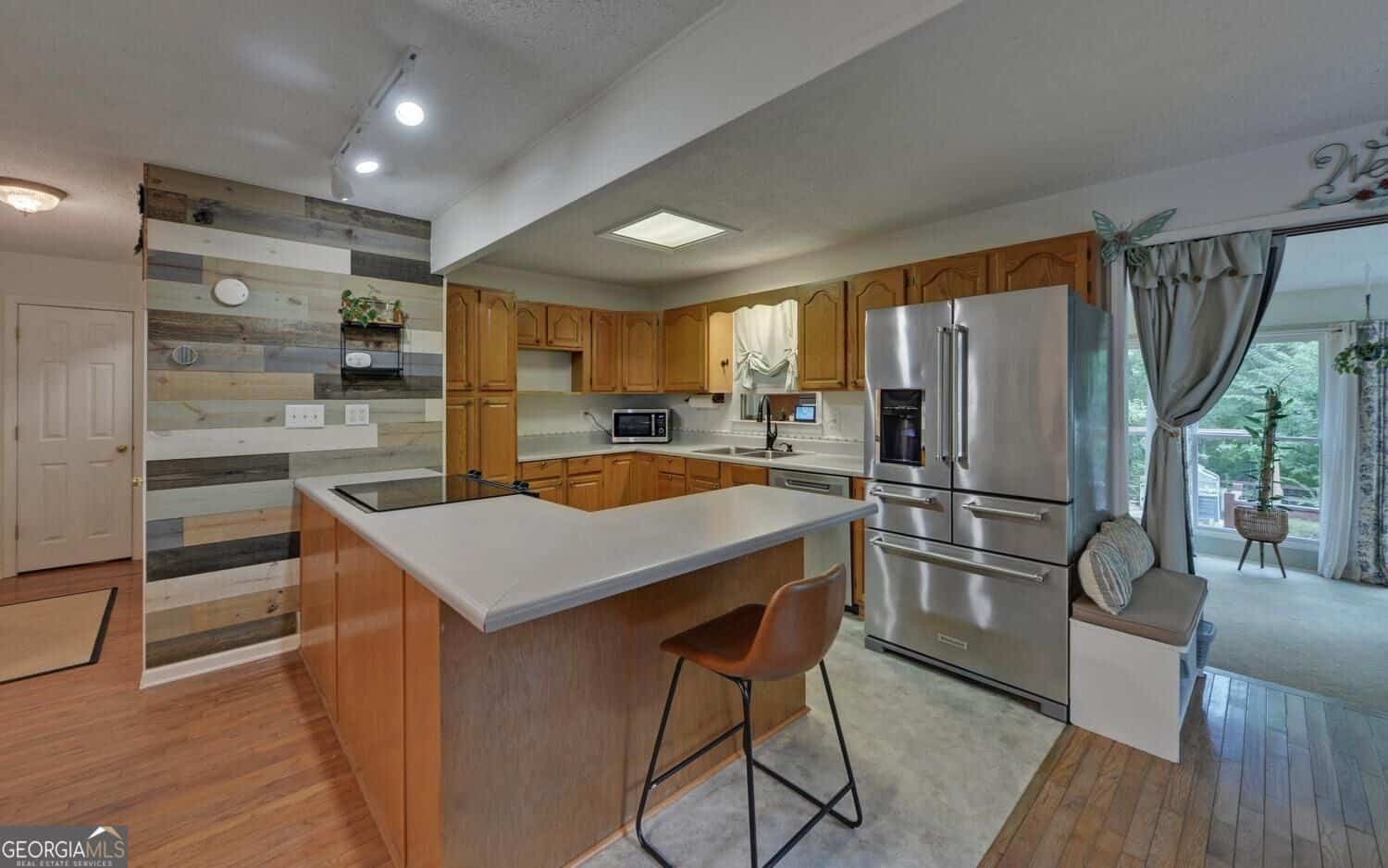 Listing photo 3