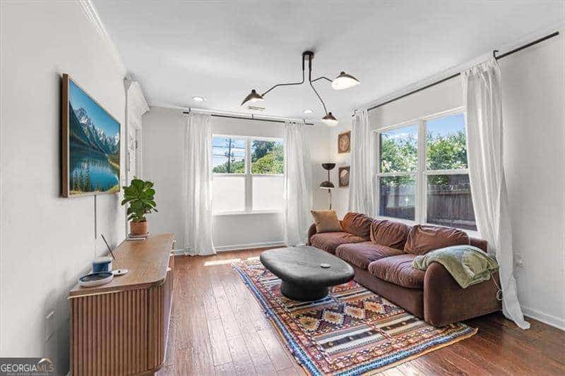 Listing photo 4