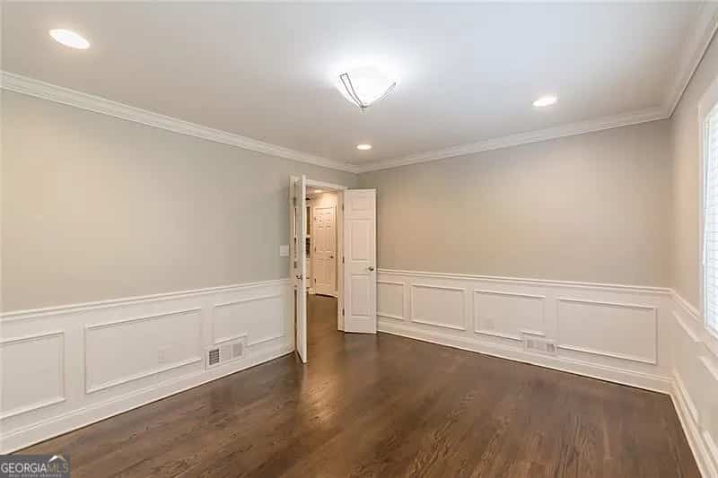 Listing photo 6