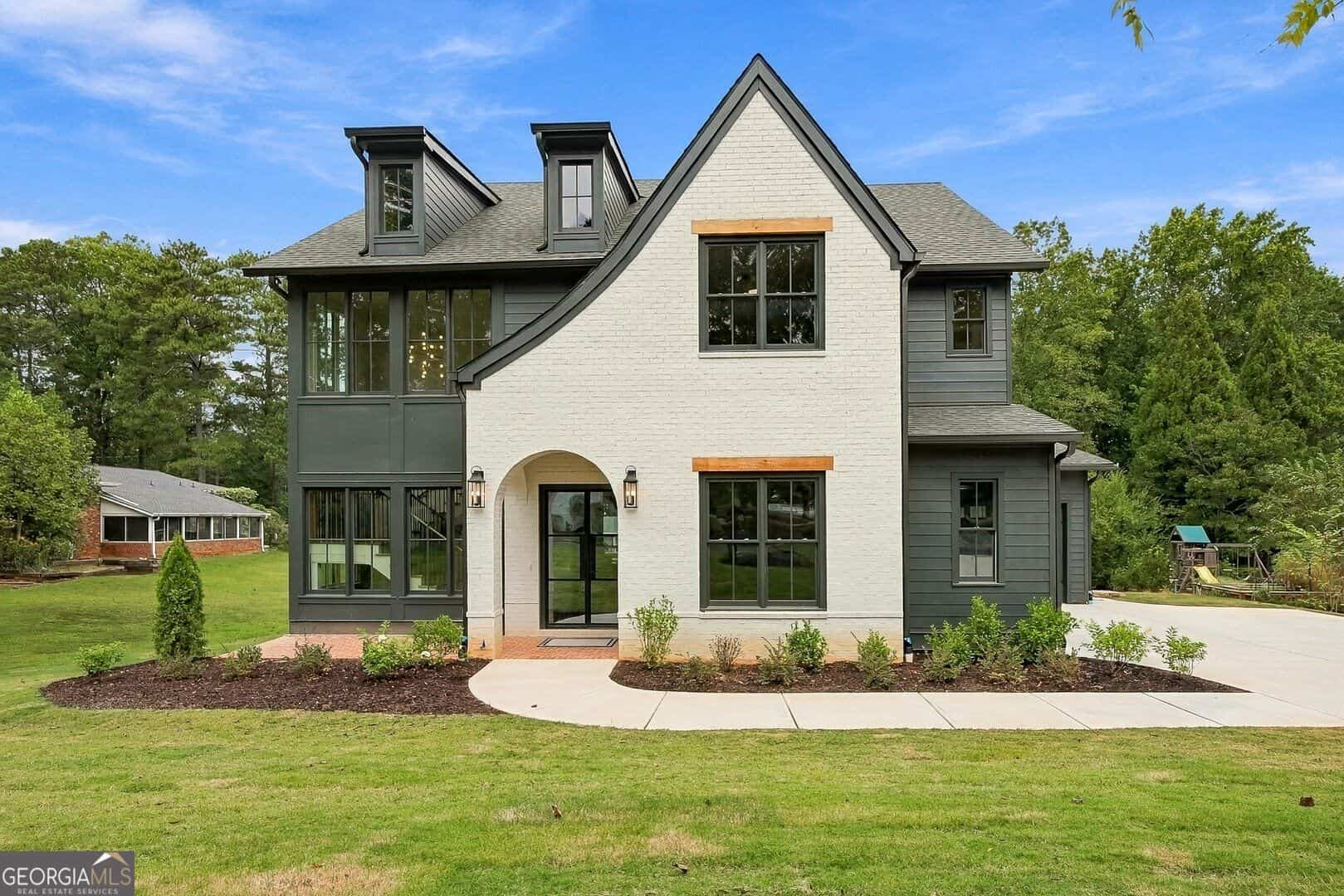 880 Austin Dr, Smyrna, GA 30082