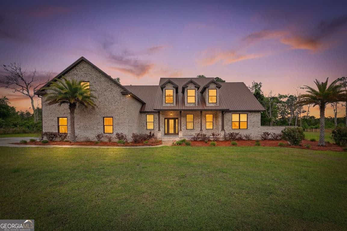 211 Sanford DR, Waverly, GA 31565