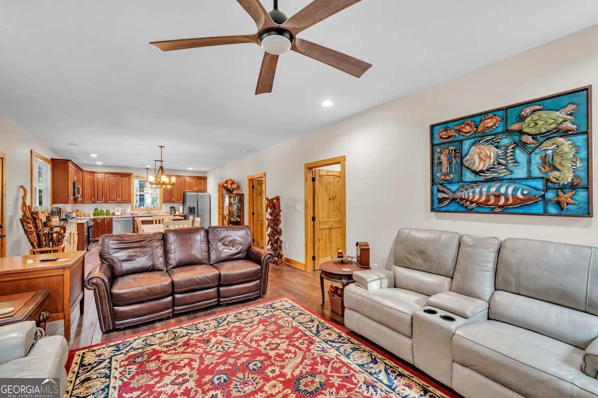 Listing photo 6