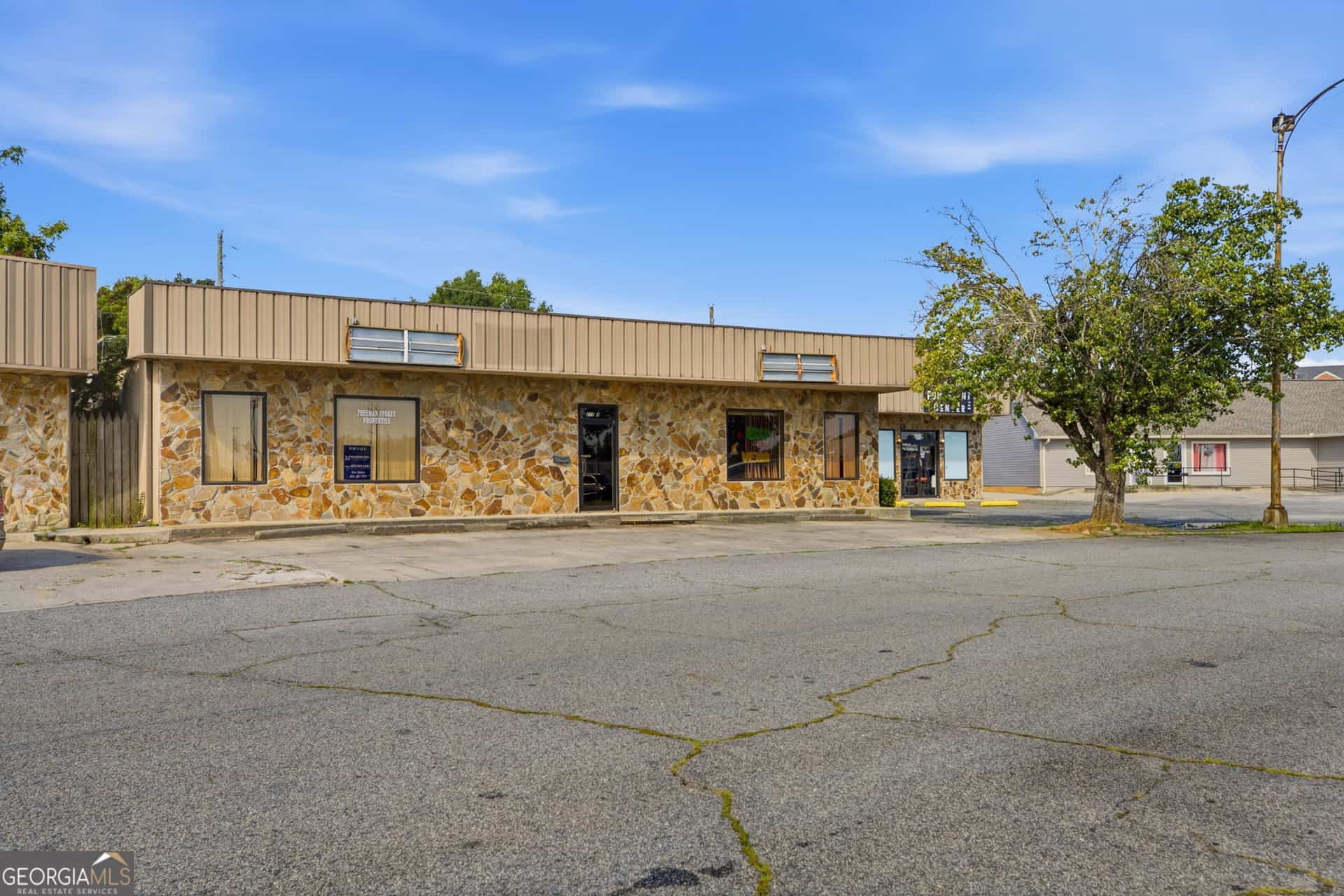 217 S Commercial CIR, Warner Robins, GA 31088