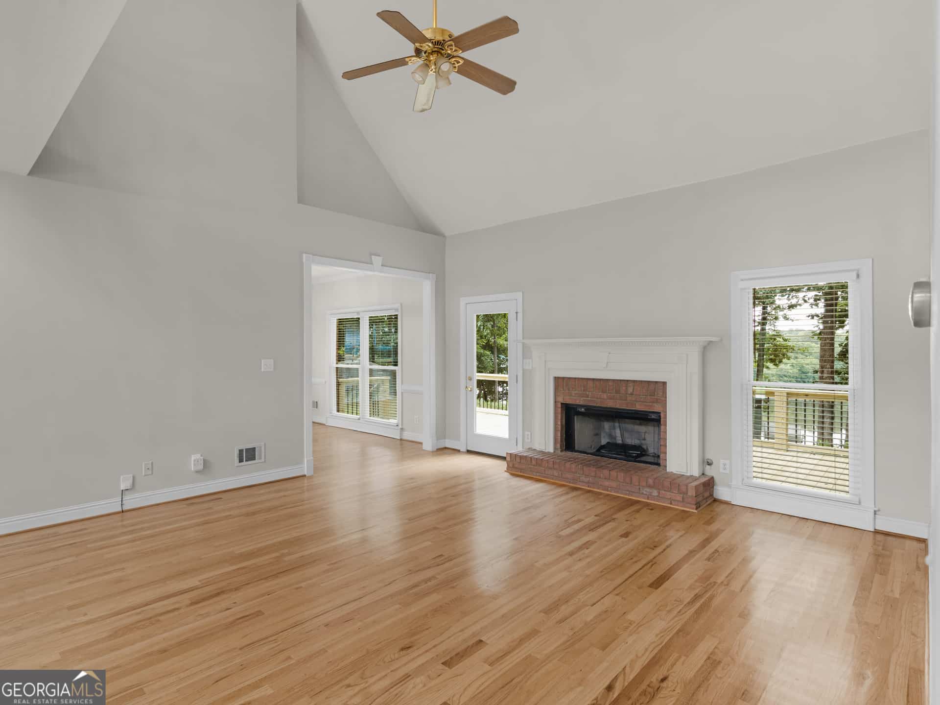 Listing photo 6