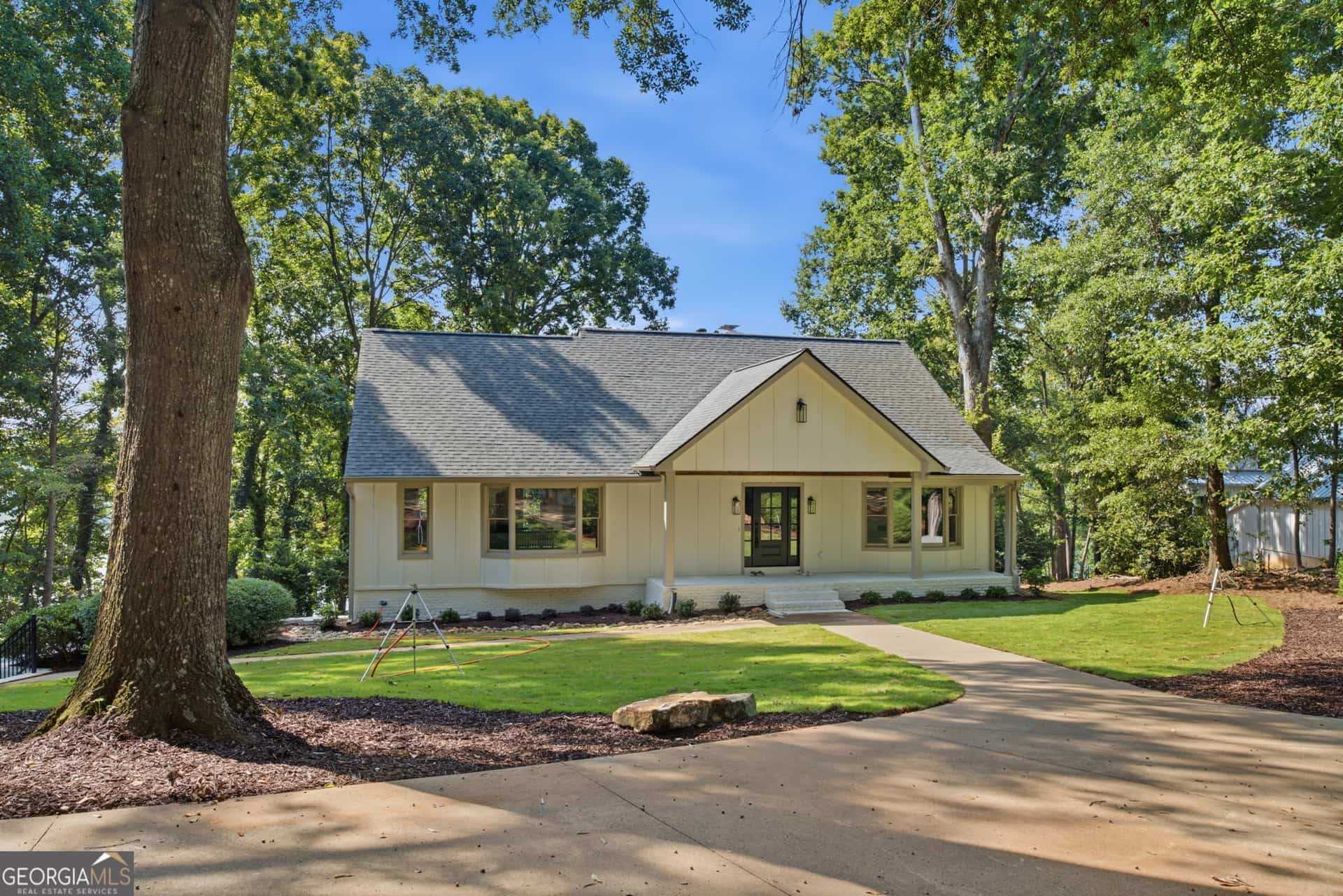 2585 Bridgewater CIR, Gainesville, GA 30506