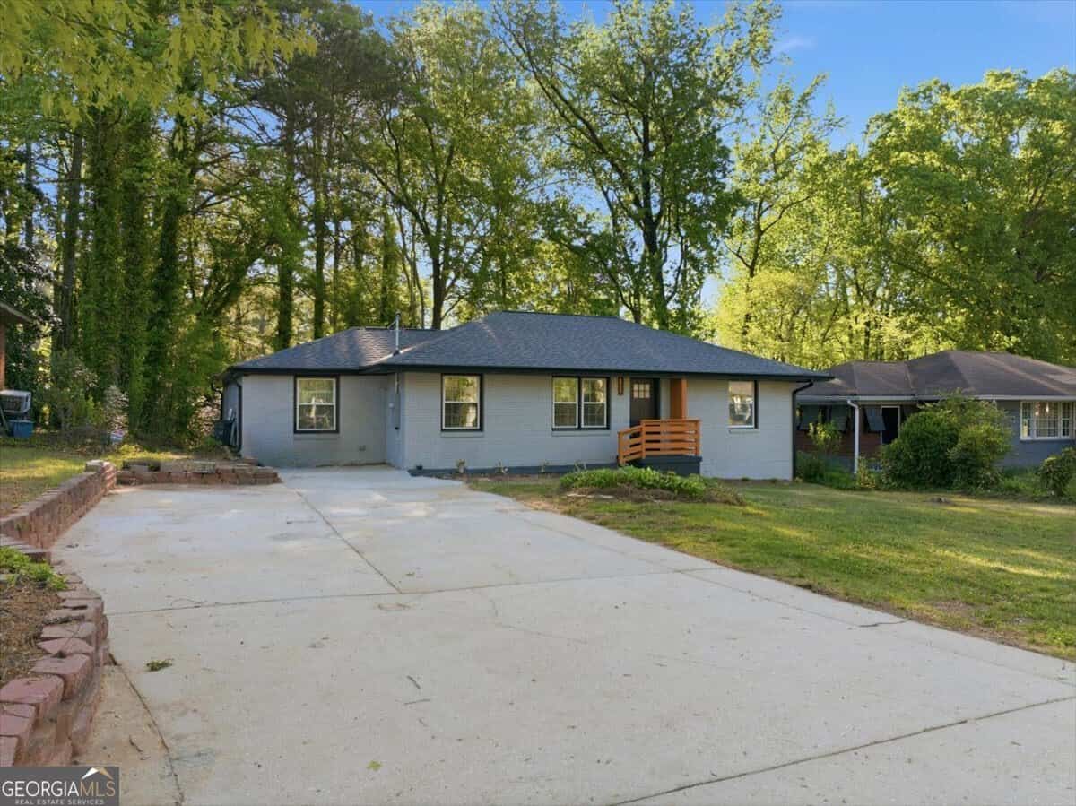 2082 Rosewood RD, Decatur, GA 30032