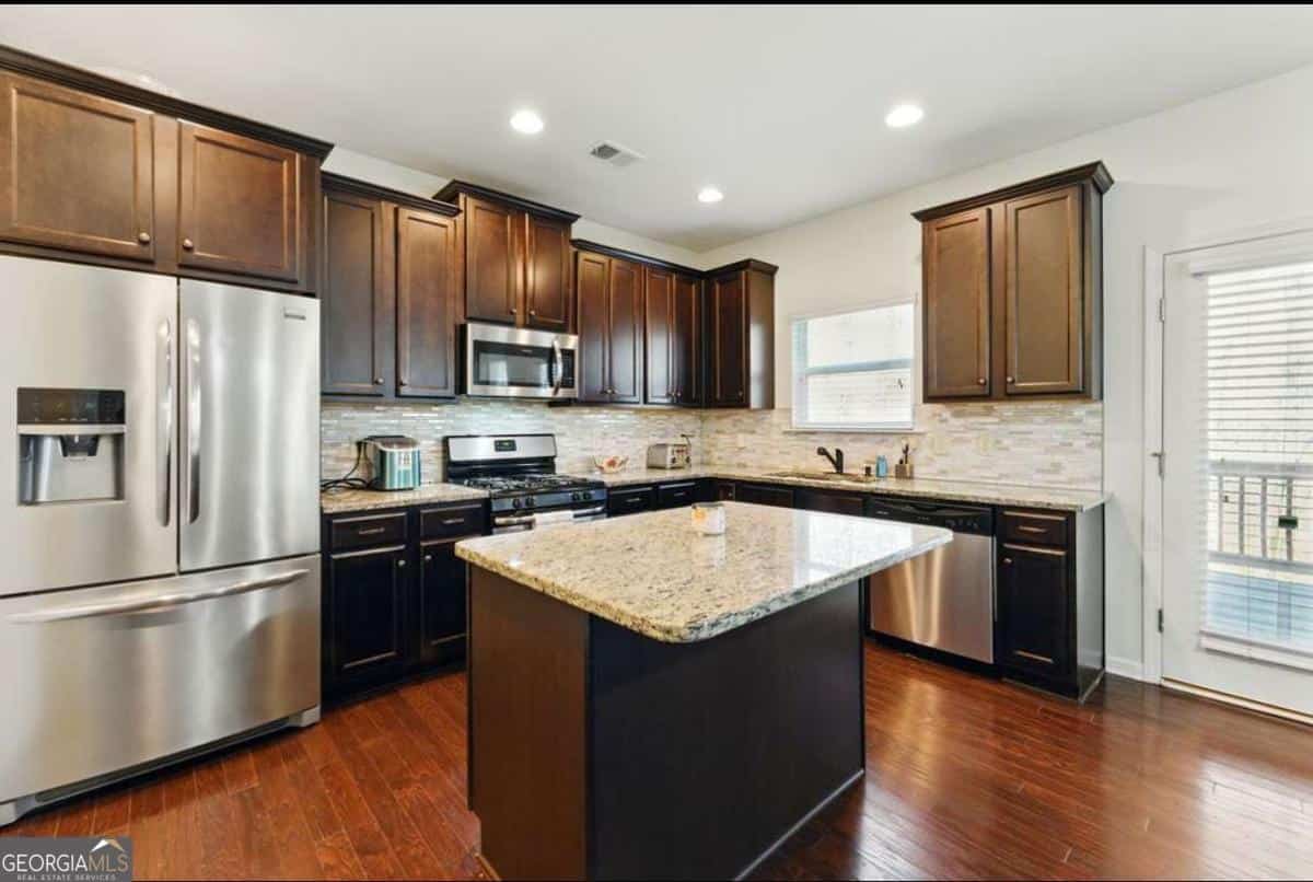 Listing photo 6