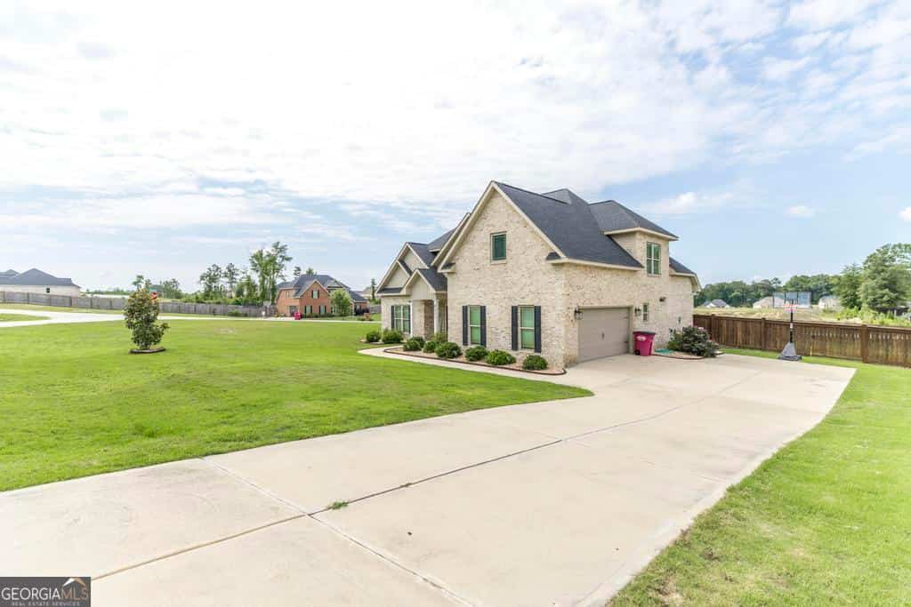 Listing photo 3