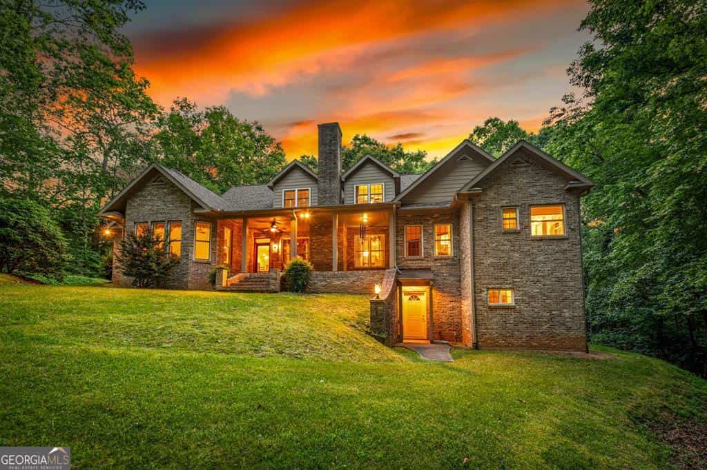 541 Davis RD, Blue Ridge, GA 30513
