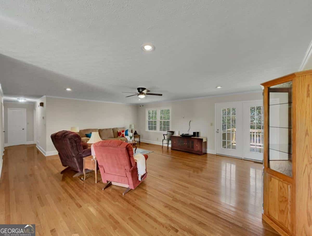 Listing photo 6