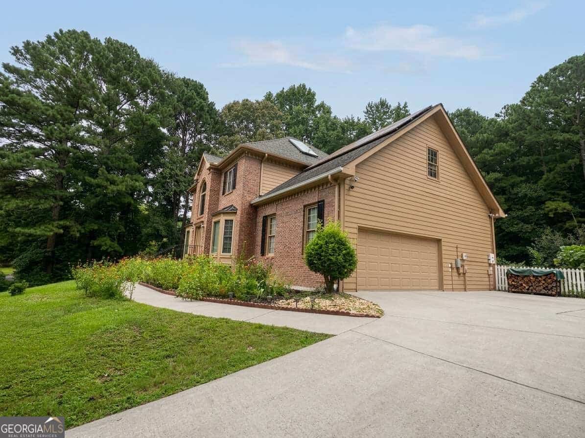 Listing photo 3