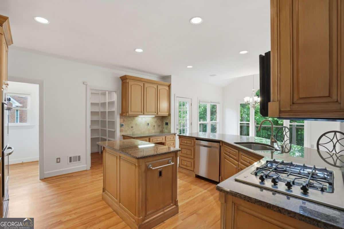Listing photo 6