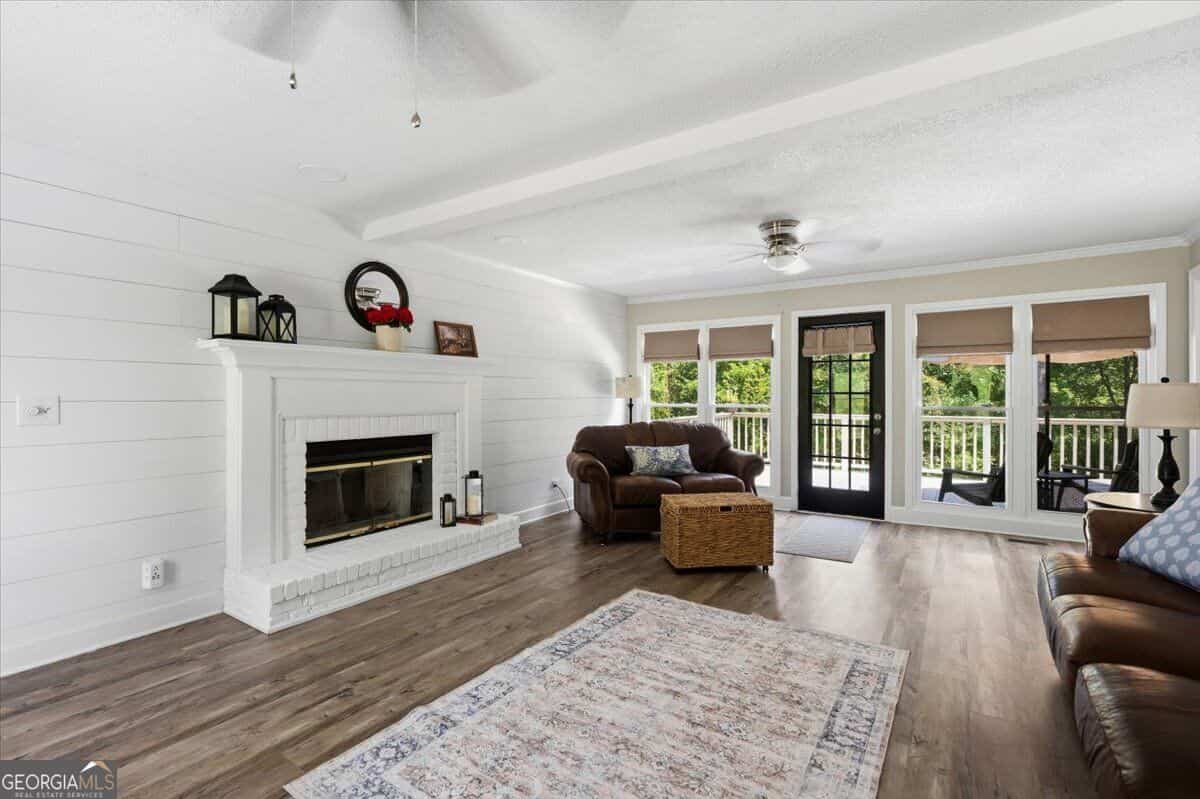 Listing photo 6