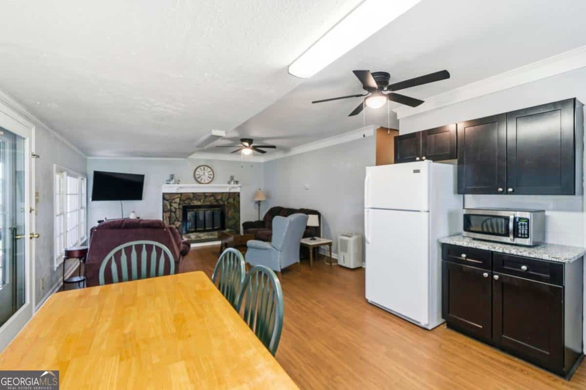 Listing photo 6
