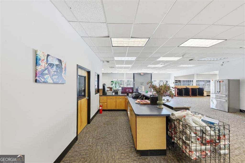 Listing photo 6